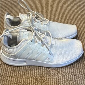 LIKE NEW Adidas Men's White Sneakers size 8 women’s 9-9.5
